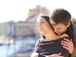 ضعي قائمة بالعطور المفضّلة لديكِ لهذا الموسم