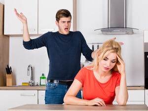 تحلّي بالصبر وتفهّمي طبع زوجك الحاد تحلّي بالصبر وتفهّمي طبع زوجك الحاد