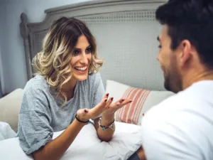 الارتباط بعلاقة حميمة يُحفّز الأشخاص على تناول كمية زائدة من الطعام