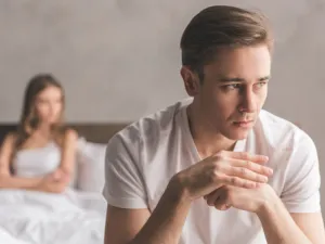 رؤية الأفلام الجنسية تسبب الخوف من الفشل في العلاقة الحميمية