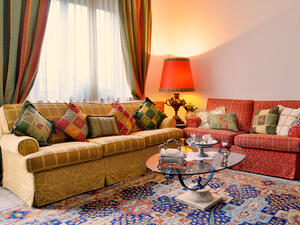 اتركي مسافة 20 سنتيمتراً بين النافذة والستارة يميناً ويساراً اتركي مسافة 20 سنتيمتراً بين النافذة والستارة يميناً ويساراً