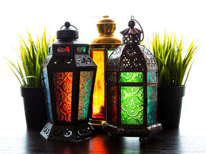 يمكنك البدء بزينة العيد من الباب الضيوف لإستقبالهم بحفاوة العيد يمكنك البدء بزينة العيد من الباب الضيوف لإستقبالهم بحفاوة العيد