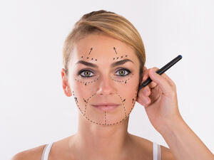 الخيوط الذهبية مناسبة لمن تعاني من نسبة متوسطة من الترهل
