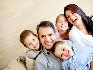 يجب على الأهل عدم التمييز بين الأخوة والأخوات