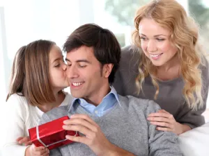 تعتبر الساعة هدية مميزة سيحبّها الأب من دون شكّ
