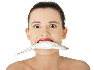 شوك السمك أكثر الأشياء التي تزعجنا عند تناول السمك

