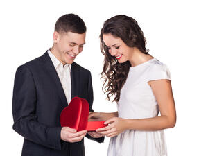 تبقى المجوهرات الهدية الأمثل في كل المناسبات والاعياد