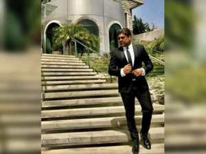 قصر وائل كفوري محاط بواجهاتٍ زجاحية تطلّ على خليج جونية قصر وائل كفوري محاط بواجهاتٍ زجاحية تطلّ على خليج جونية