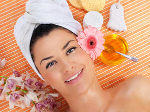 الماسكات هي أسهل وأسرع طريقة للعناية بالبشرة

قناع عسل النحل بالخميرة لنضارة البشرة الجافة