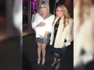 النجمات اخترن "المعاطف الفرو" لإطلالة كلاسكية مع السواريه تناسب الشتاء