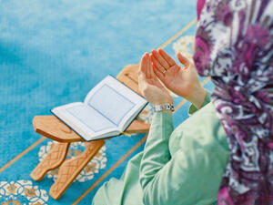 ليلة القدر تدل على عظمة الله تعالى في تدبير الكون