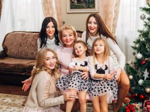 الأم المثالية من لا تتخلى عن أطفالها مهما كانت الظروف
