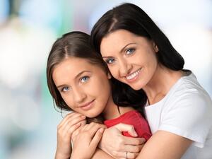 خصّصي الاهتمام اللازم لوالدتك وامنحيها فرصة الاستمتاع ببشرة صحية
