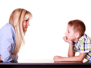 تعاملي معه بكل حزم وضعي القوانين الصارمة في بعض المواقف

