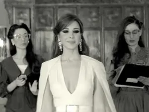 نانسي عجرم من فيديو كليب "حاسه بيك"