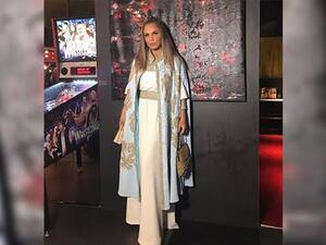 نيكول سابا مرتدية عباءة من لمسة المصممة "اورور عز الدين"