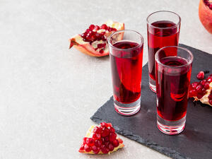 عصير الرمان بماء الورد 