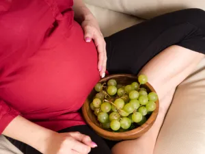 تناول عصير العنب يسرّع عمليّة الحمل

