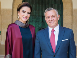 الملكة رانيا بإطلالة ملائمة مع الأجواء الرمضانية من مجموعة Layeur