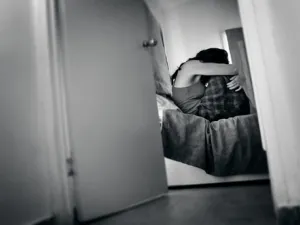 ينبغي إحاطة الطفل بالحب والحنان وبأجواء التعاون

