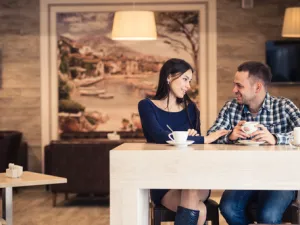 أحيانًا بعض الكلمات تكون كافية لإثارة رغبة الرجل