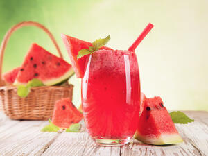 عصير البطيخ مع النعناع