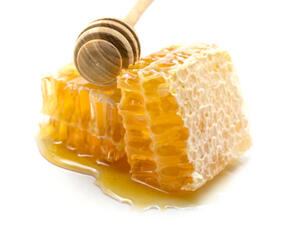 يحتوي العسل الأبيض على مواد تحارب التجاعيد 
