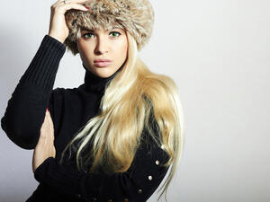 بإمكانكِ التحايل على شعرك من خلال دهن الشعر بكريم مرطب خاص بالشعر

