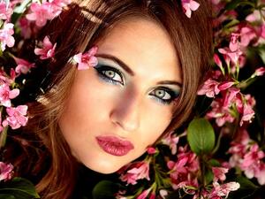 اختاري البنفسجي بدرجاته وظلاله الأنيقة لعينيكِ إن كانتا باللون الأزرق

