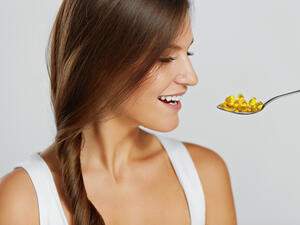 الكولاجين تقاوم ظهور مختلف التجاعيد، وتحافظ على مرونة الجلد ونضارته
