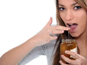 المداومة على تناول ملعقة من العسل

