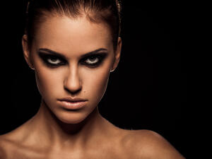 يمكن لجلسات التسمير الكثيفة والمتتالية أن تسبب تلفاً في الجلد

