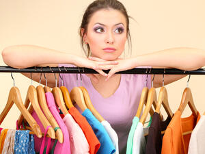 ضعى الملابس السميكة في الأسفل والأقل سمكاً لأعلى