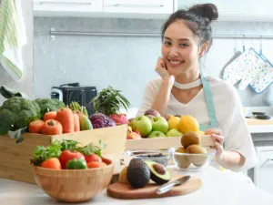 على المرأة تناول الخضراوات والفواكه بكثرة
