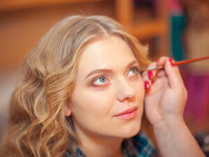 مكياج تكبير العيون