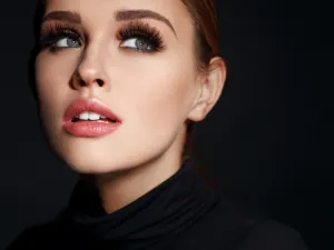 أسهل طريقة للتخلص من انتفاخ العيون هي شرب الماء

