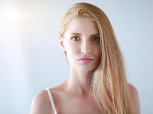 يجب أن تقوم بتنظيف البشرة بشكل مستمر من أجل إظهار جمالها