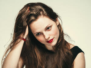 يجب تكرار قصّ الشعر للحصول على شعر صحيّ
