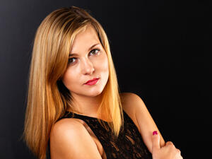 لا تهملي استخدام مرطب الشعر