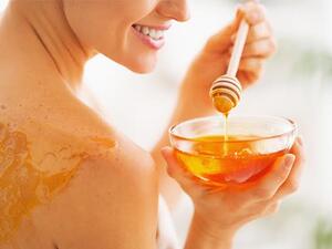 للحصول على بشرة مشرقة ومتألقة جربي العسل