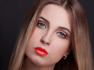  تكبير شفاهك بالمكياج؟