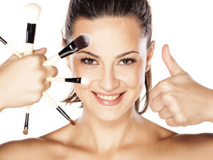 أجدد طريقة لتطبيق المكياج الطبيعي بالفرش
