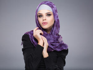 اختاري ألوان حجاب تتناسب مع لون بشرتك وتبرز ملامحك بالصورة المثالية

