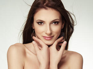 احرصي على تقشير بشرتك جيدًا مرة واحدة أسبوعيًا
