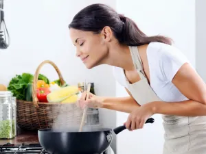 رائحة الطعام دوراً مباشراً في اكتساب السمنة 
