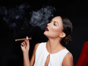 التدخين يمكن أن يسبب العقم لدى كل من الرجال والنساء

