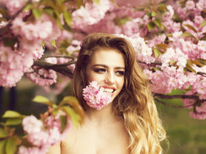 تقشير بشرة الوجه والجسم أمر ضروري قبل الربيع