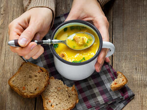 شوربة العدس الأصفر الشهية

