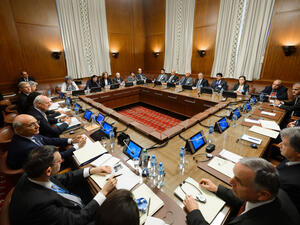 United Nations special envoy Staffan de Mistura (C-L) sits facing Syria’s main opposition group during Syrian peace talks at the U.N. Offices in Geneva on February 1, 2016. (AFP/Fabrice Coffrini)
