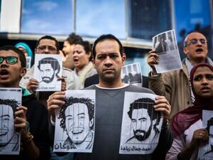 Independent journalists gather in protest outside Egypt's syndicate of Journalists in Cairo. (AFP/File)
